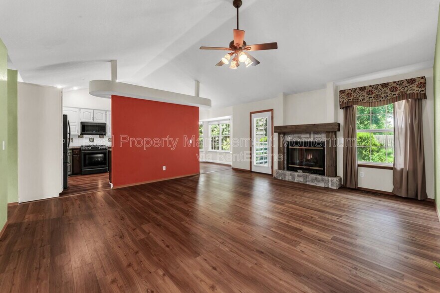 Building Photo - 1111 W Poplar St
