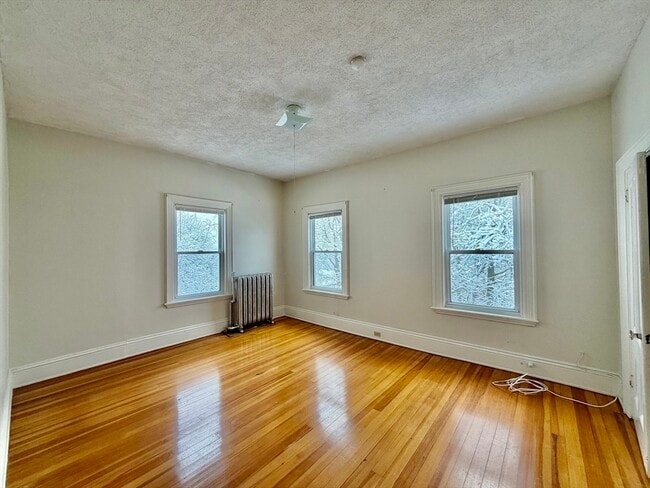 Building Photo - 107 Lincoln Ave