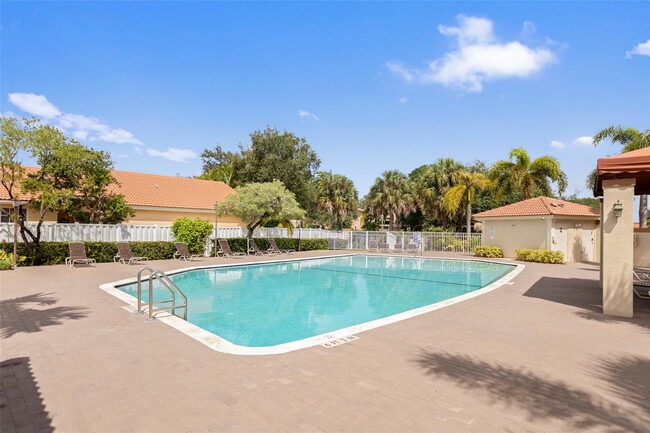 Building Photo - 15250 SW 49th Ct