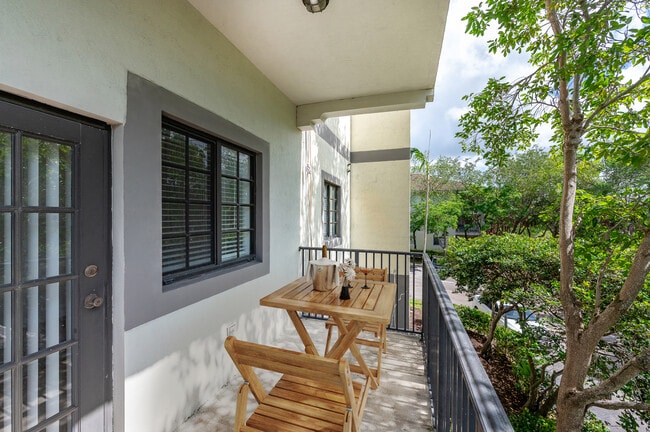 Building Photo - 2851 Riverside Dr