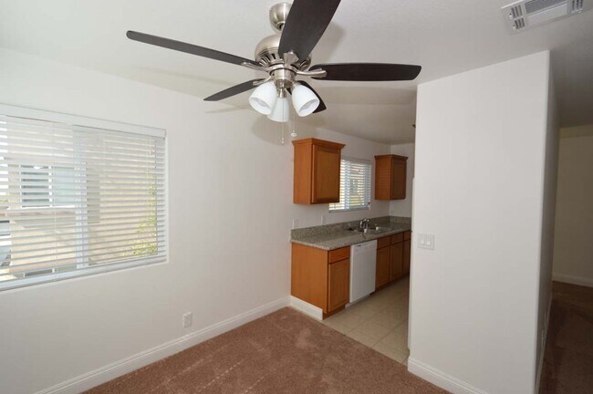 Building Photo - A Spacious and Stylish 2 Bed / 2 Ba Condo Gated Community