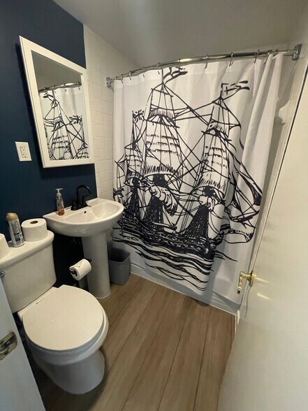 Bathroom #2 - full tub! - 25 Theroux Dr