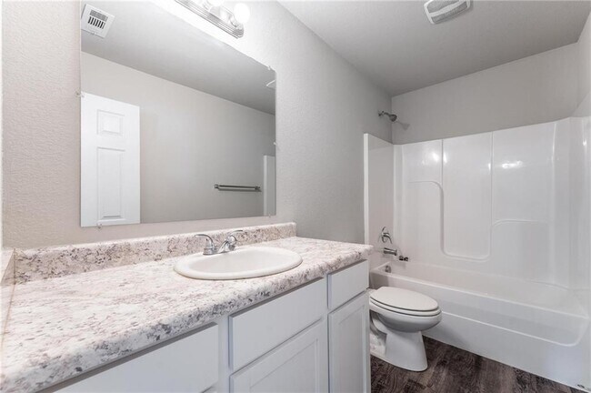 Building Photo - 6601 SW Chestnut Hill Rd