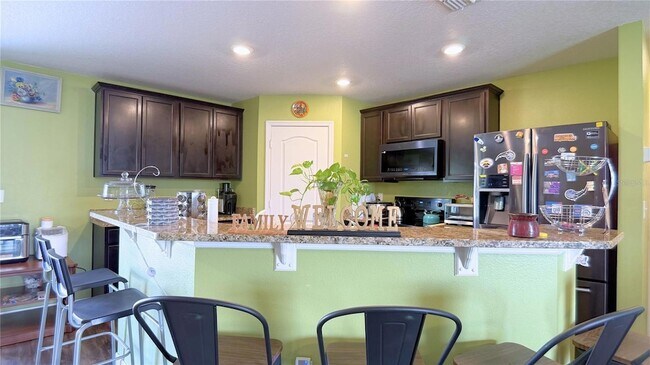 Building Photo - 35901 Joewood Ave