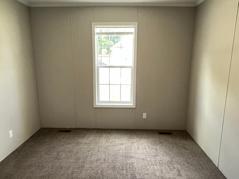 Building Photo - 6610 Lear Nagle Rd