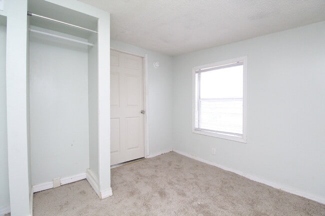 Building Photo - Convenient 3BD/1BA Home Near NAS Pensacola...