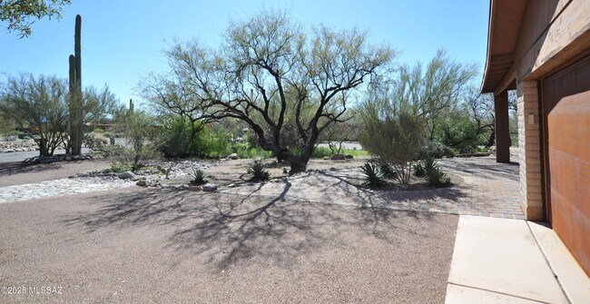 Building Photo - 6515 N Burro Creek Pl