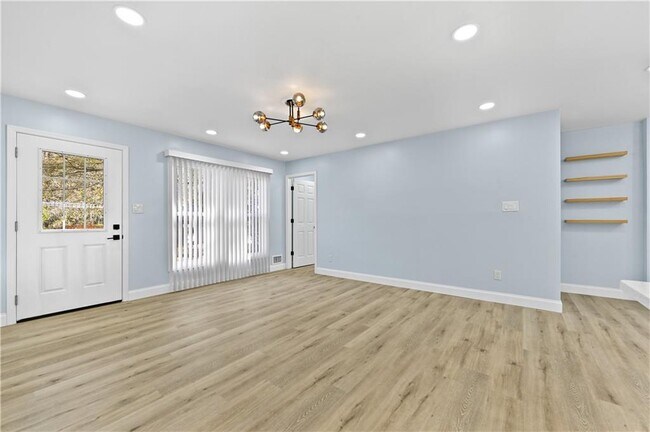 Building Photo - 1728 Wayland Cir NE