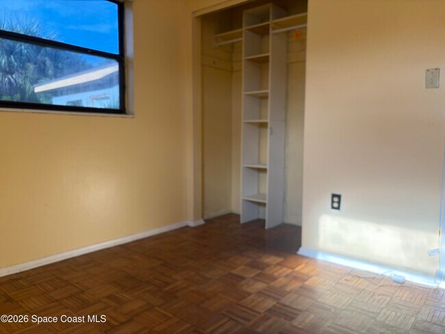 Building Photo - 740 Thomas Ln