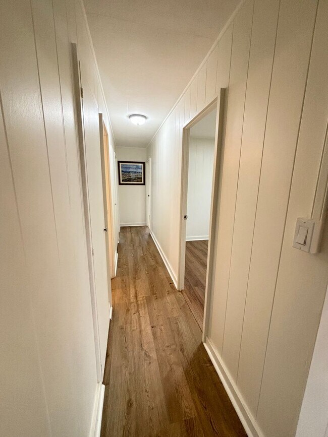 Building Photo - Newly Updated Gorgeous 3 Bed, 1.5 Bath Single Family House in Pearl City Available Now!