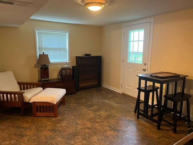 Building Photo - Charming 4 Bed 2.5 Bath Home With Nice Wooded Back Yard!