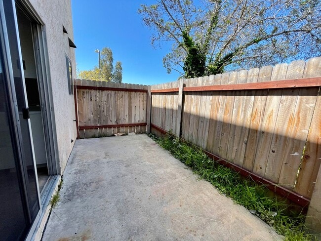 Building Photo - Fire Mountain Townhome with Garage!
