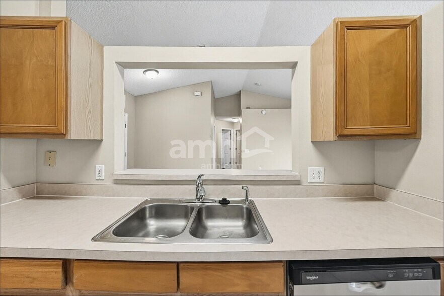 Building Photo - 2423 Hybrid Dr