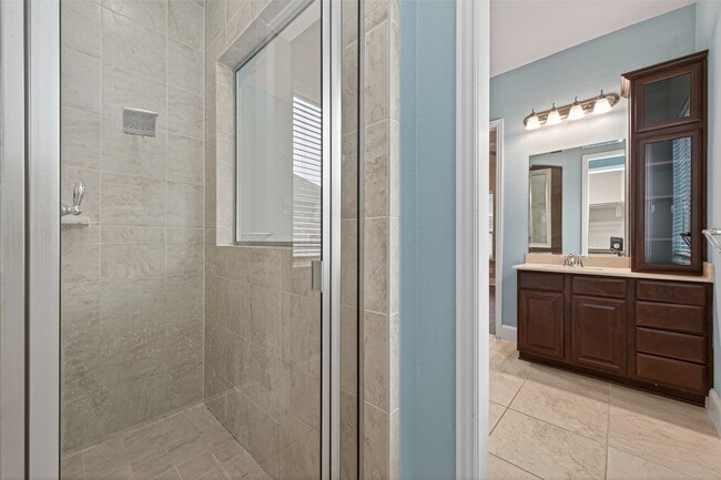 Building Photo - 16811 Kilgarth Dr