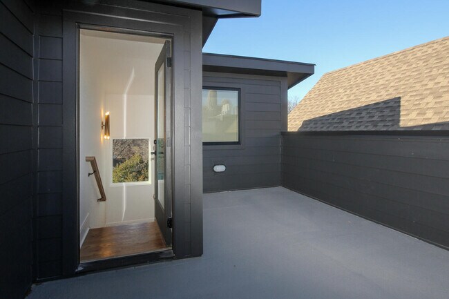 Building Photo - 1110 Greenleaf Ave