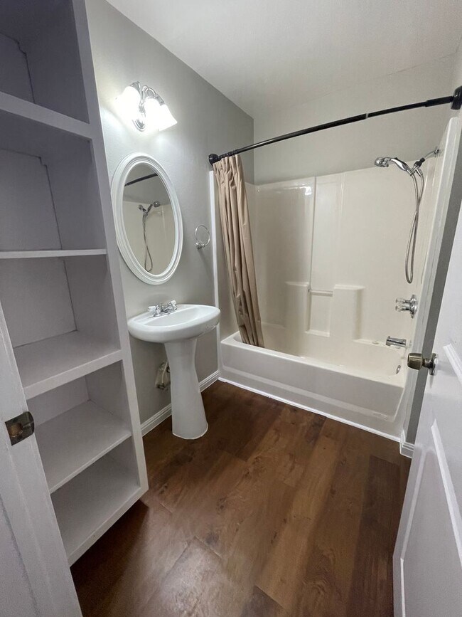 Building Photo - NEW ON MARKET