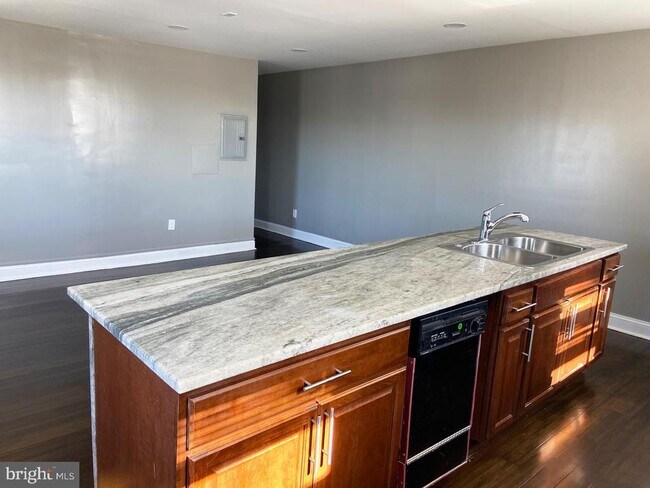 Building Photo - 190 W Lehigh Ave