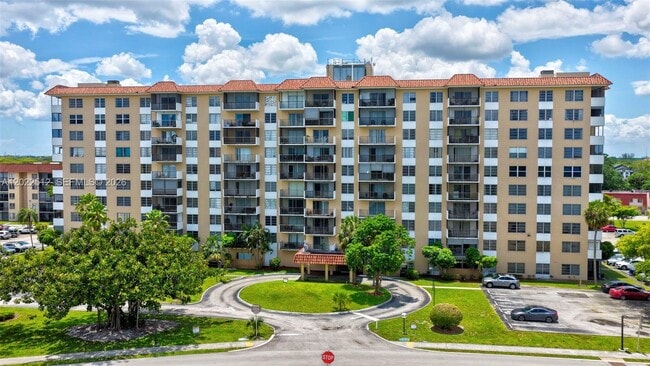 Building Photo - 4174 Inverrary Dr