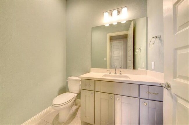 Building Photo - 203 Ancient Oak Way