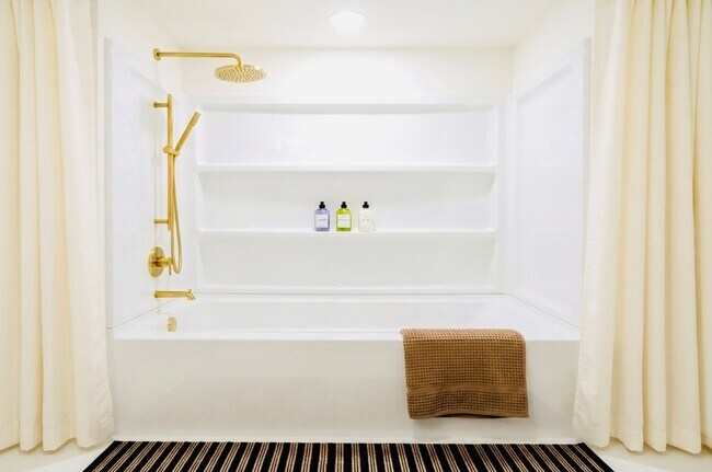 Building Photo - 1423 Floresta Pl
