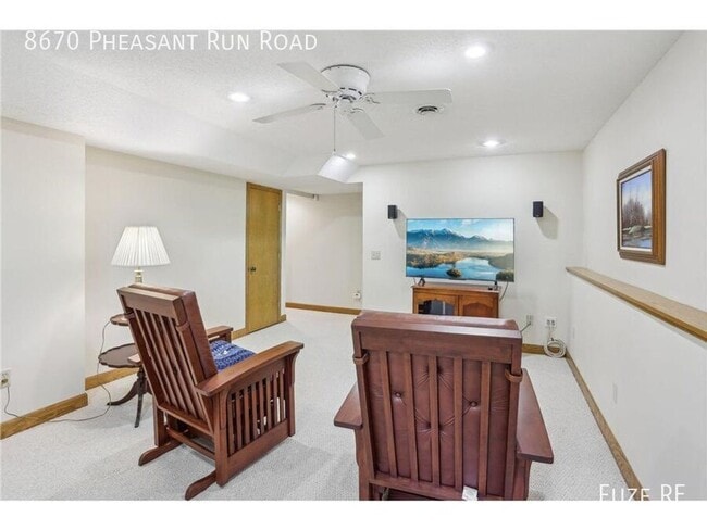 Building Photo - 8670 Pheasant Run Rd