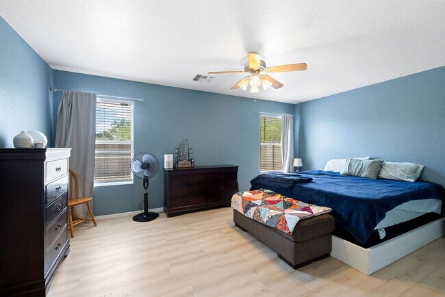 Building Photo - 5840 E Tercel Dr