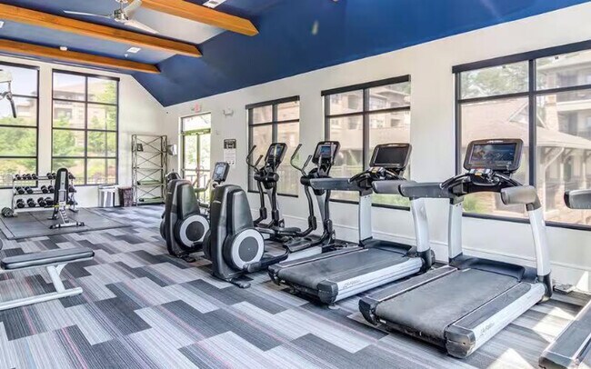 Building Photo - 900 Venue Wy