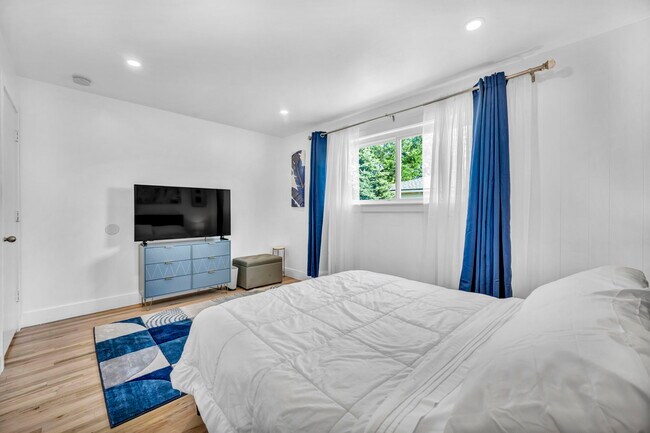 Building Photo - 405 Gregory Way