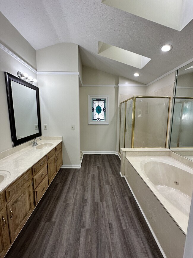Building Photo - 1117 Elkader Ct S