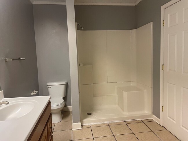 Building Photo - 3 BD 2 BA BRICK HOUSE!