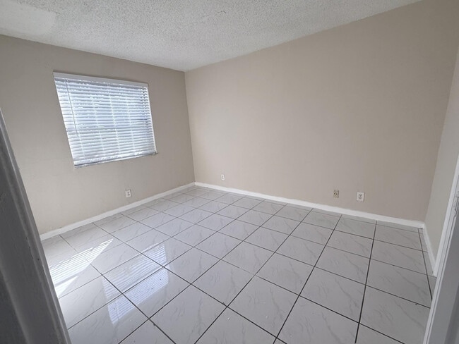 Building Photo - 11638 NW 23rd Ct