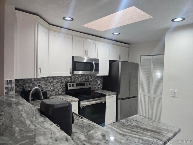 Building Photo - 3801 Waterview Cir