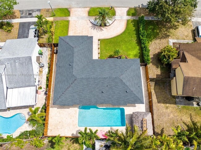 Building Photo - 730 SW 95 Terrace