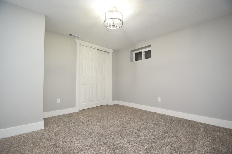 Building Photo - 280 E 200 S