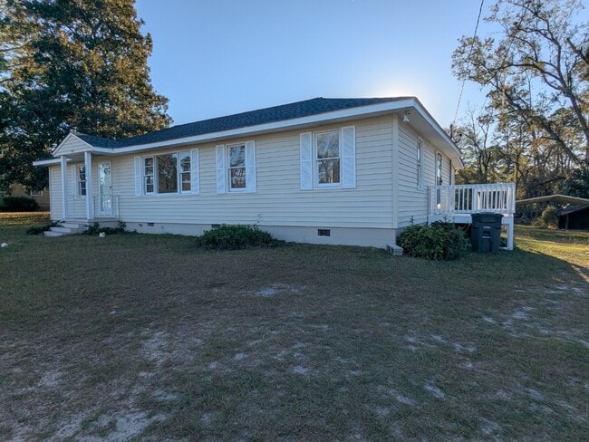 Building Photo - 272 Victory Dr