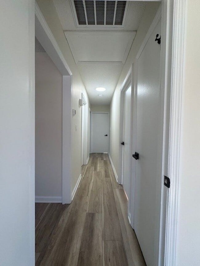 Building Photo - ****** HALF OFF FIRST FULL MONTH OF RENT!! ******