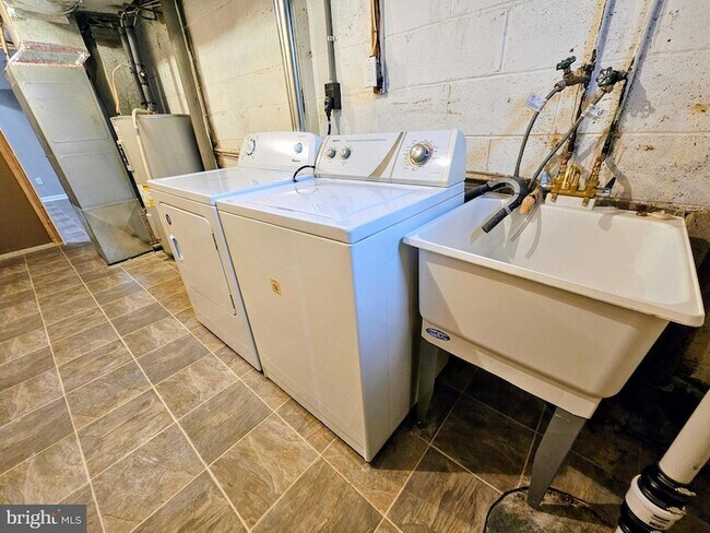 Building Photo - 1519 Roosevelt Dr