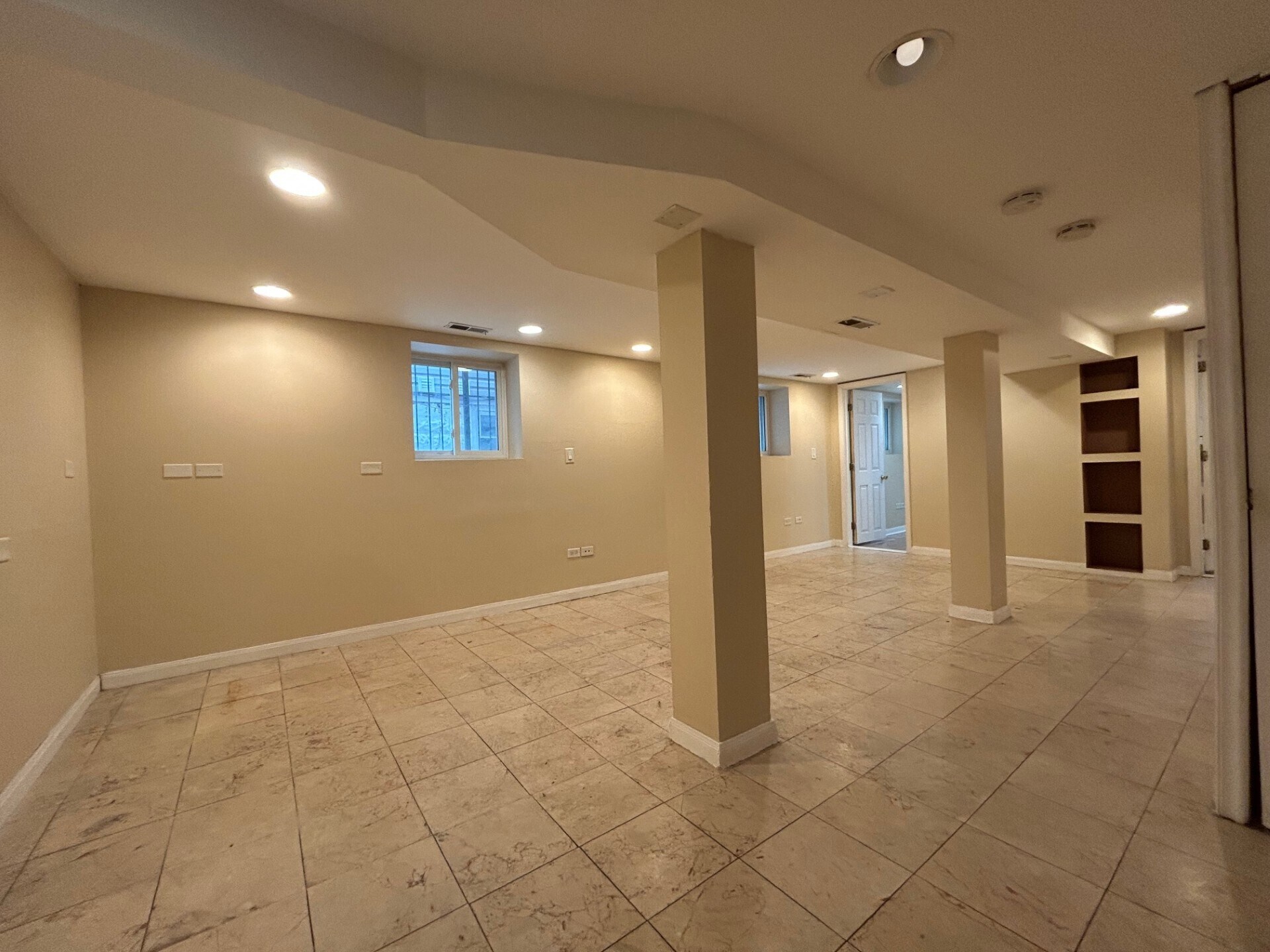 Building Photo - 3849 W School St