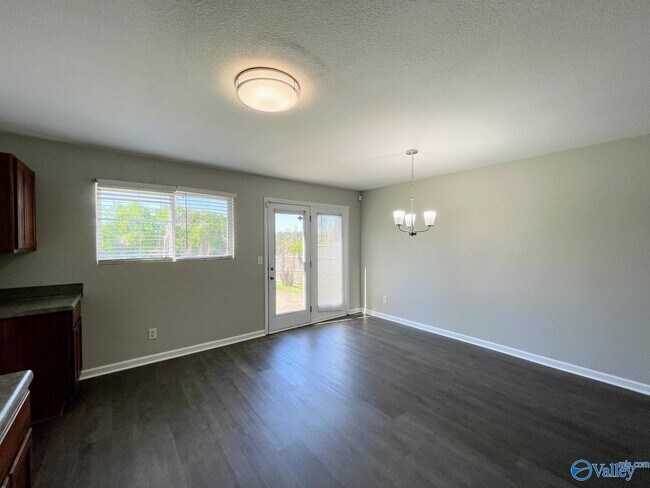 Building Photo - 200 Whitestone Dr NE