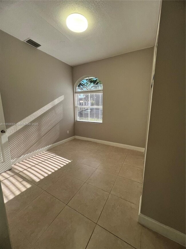 Building Photo - 105 NW 123rd Ave