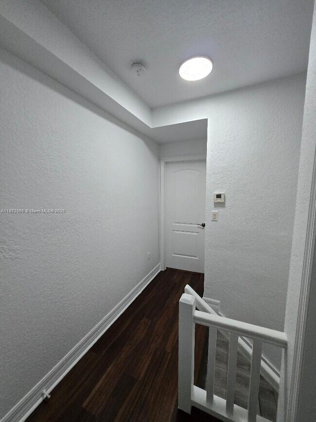 Building Photo - 1701 N Treasure Dr