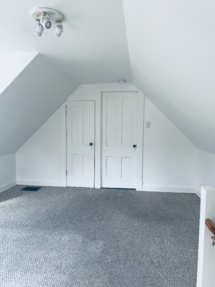 Building Photo - 219 W 15th St