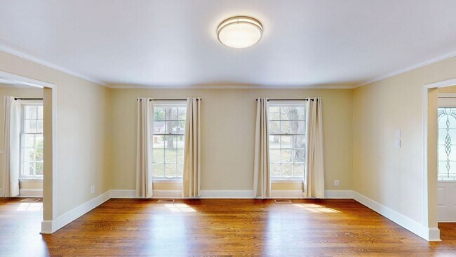 Building Photo - 6821 View Way Dr