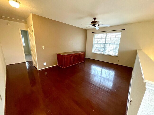 Building Photo - Lovely 3 Bedroom/2.5 Bathroom in Round Rock!