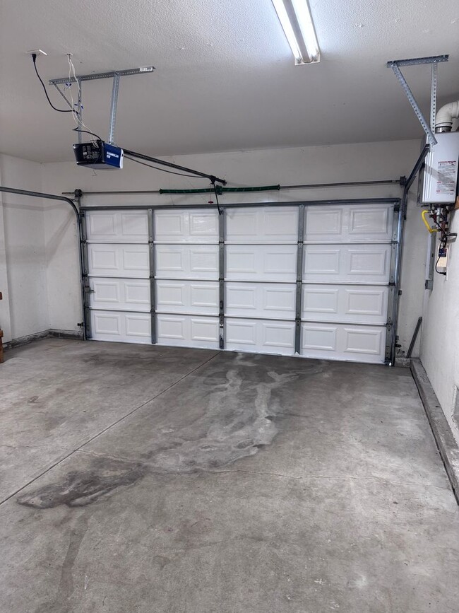 Building Photo - COASTAL Living | Blocks from the beach