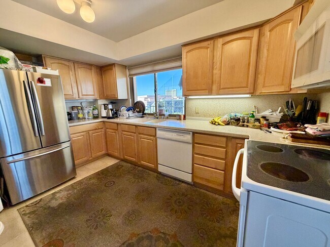 Building Photo - Gorgeous 2bedroom with amazing city views!