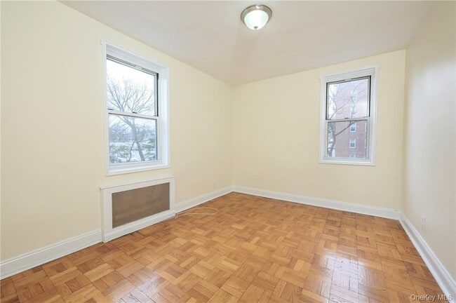 Building Photo - 2 Sadore Ln