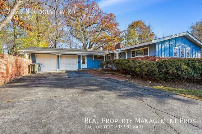 Building Photo - 2525 N Ridgeview Rd