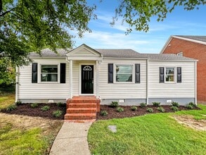 Building Photo - Fully Renovated 3-Bedroom Gem in West End ...