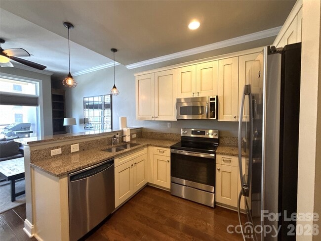 Building Photo - 230 S Tryon St